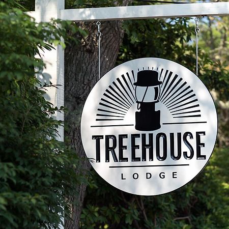 Treehouse Lodge Вудс-Хол Экстерьер фото